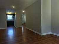 Building Photo - Newly Renovated 2bd/1ba apartment