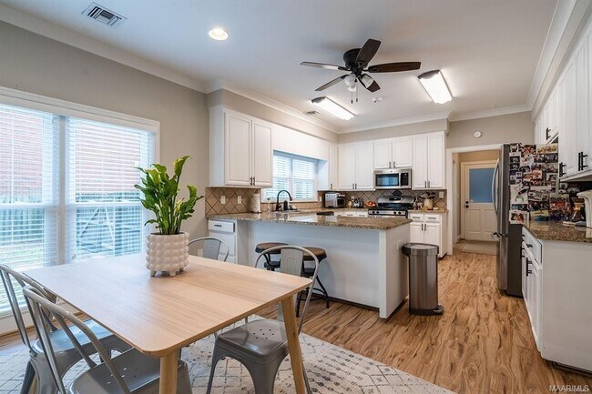 Building Photo - 7701 Halcyon Forest Trail