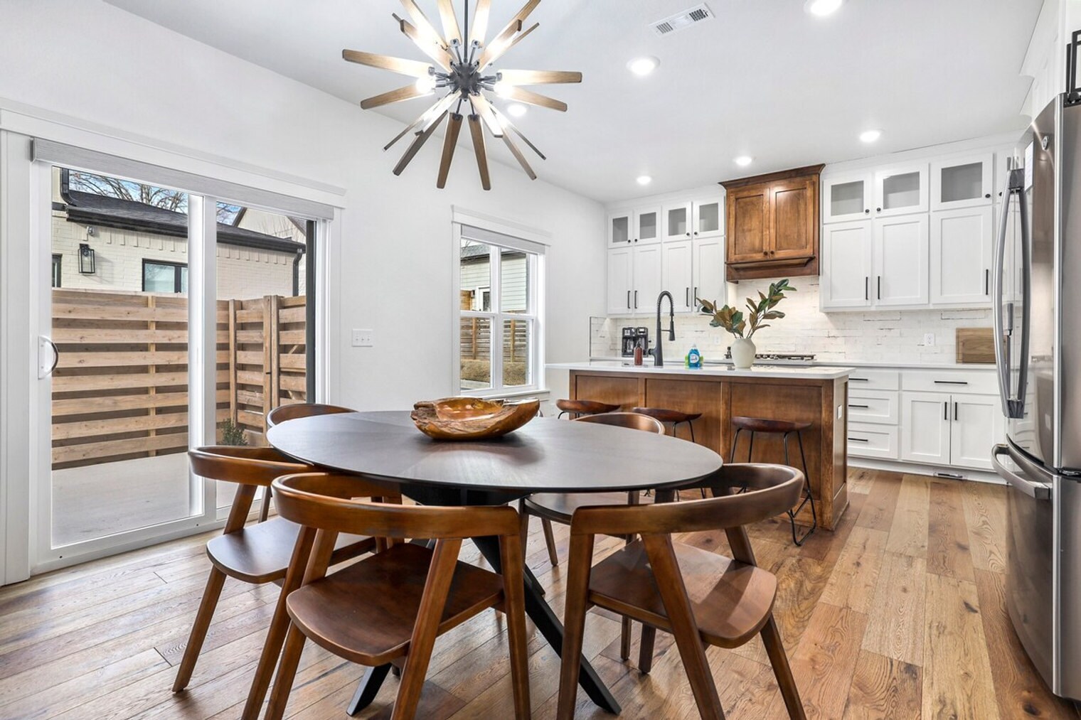 Building Photo - 109 NW Ozark Wy