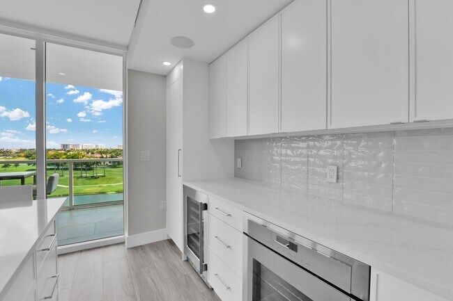 Building Photo - 550 SE Mizner Blvd