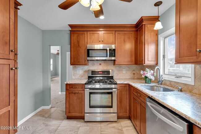 Building Photo - 1232 Pine Tree Way