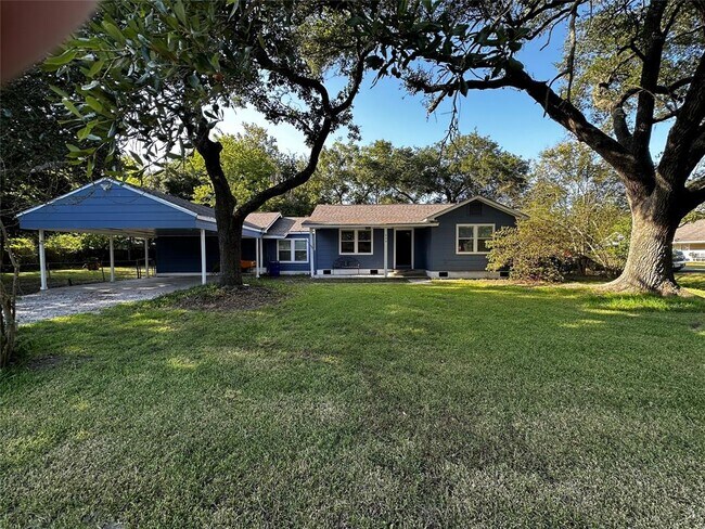 Primary Photo - 339 E Elm St