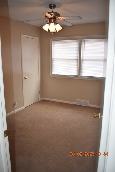 Building Photo - 711 S 68th Ave