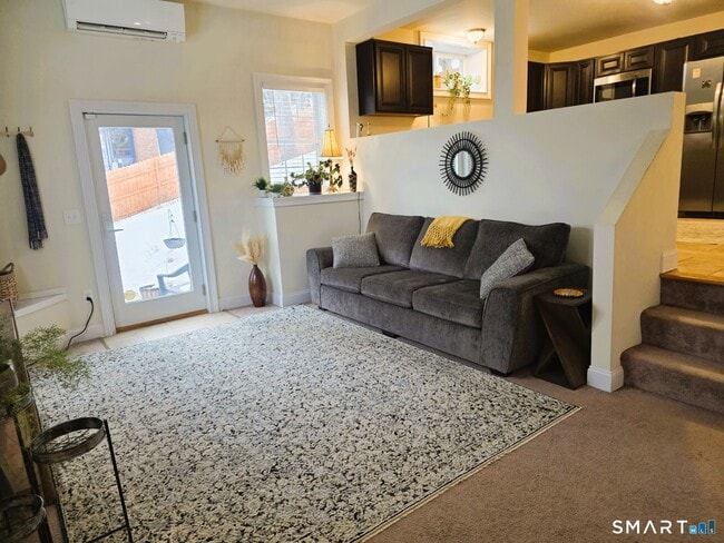 Building Photo - 611 Military Hwy