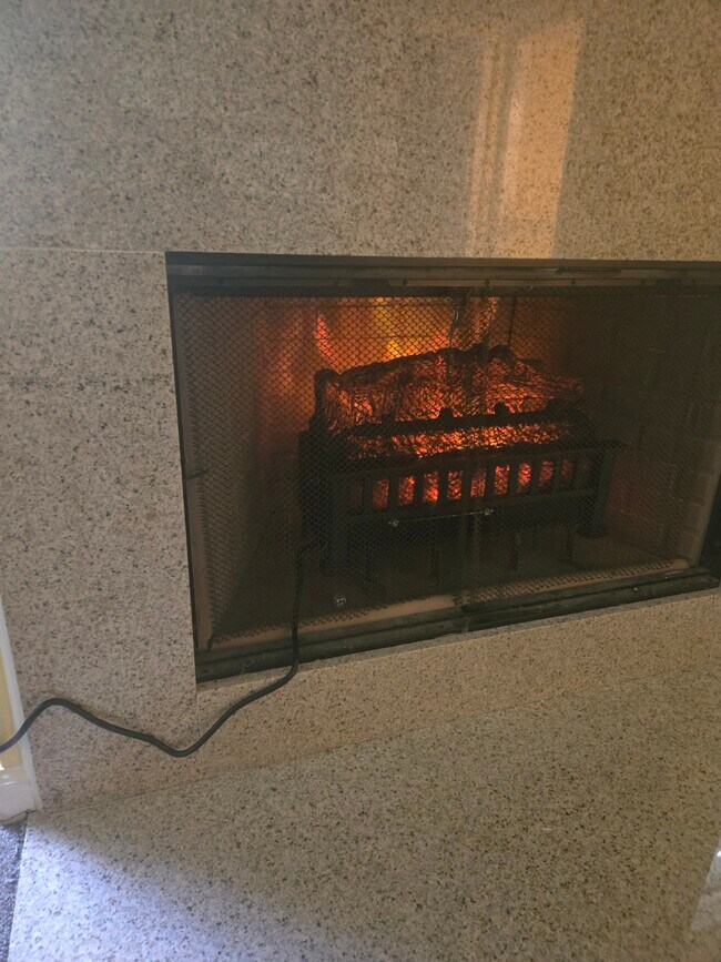 Building Photo - 80 Place Fontaine