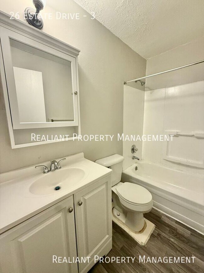 Building Photo - 26 Estate Dr