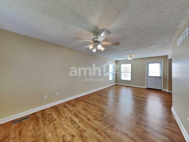 Building Photo - 10408 Lynchburg Dr