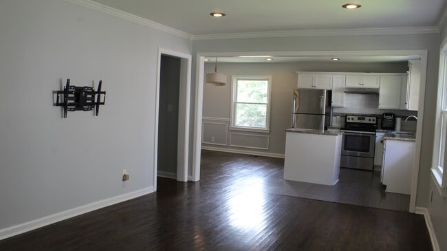 Building Photo - 2637 Semmes St