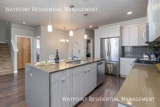 Building Photo - 1415 E Lone Creek Dr