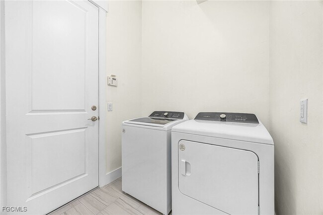 Building Photo - 3614 SE 17th Pl