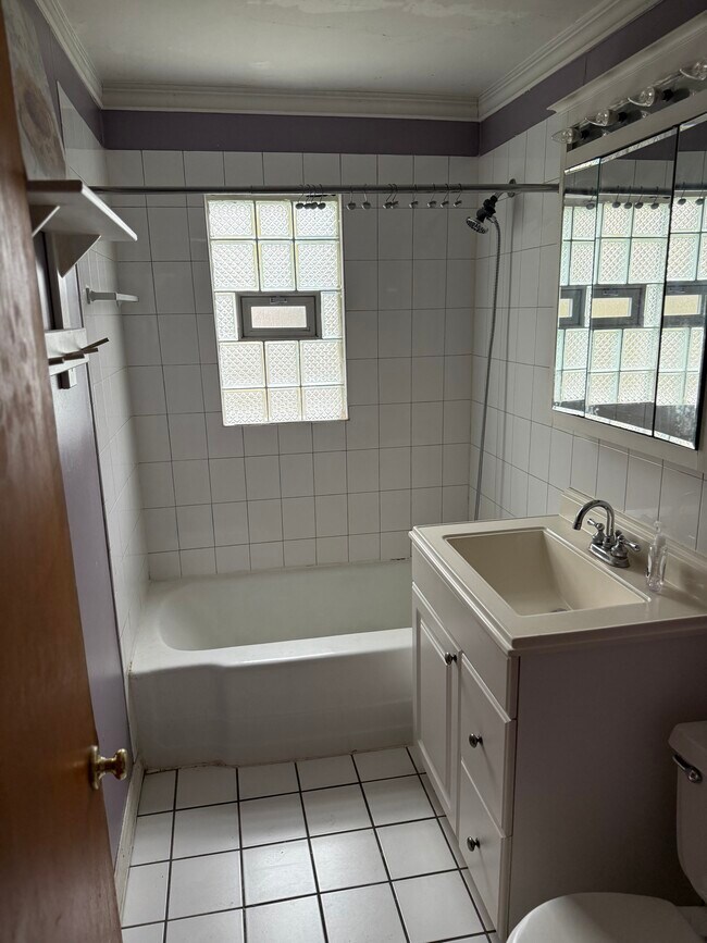 Bathroom - 7804 Banks St