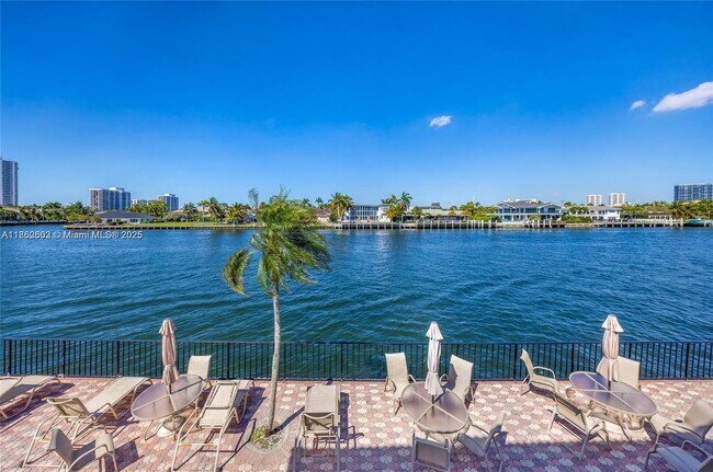 Building Photo - 3113 S Ocean Dr