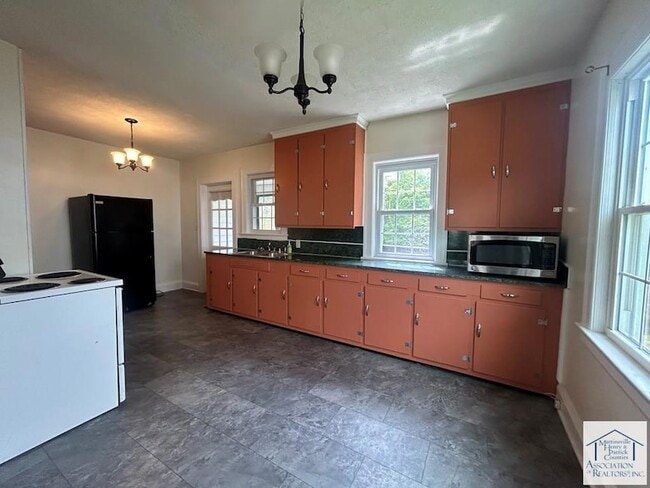 Building Photo - 1118 Oakgrove Ave