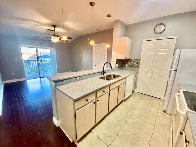 Building Photo - 5451 Vineland Rd