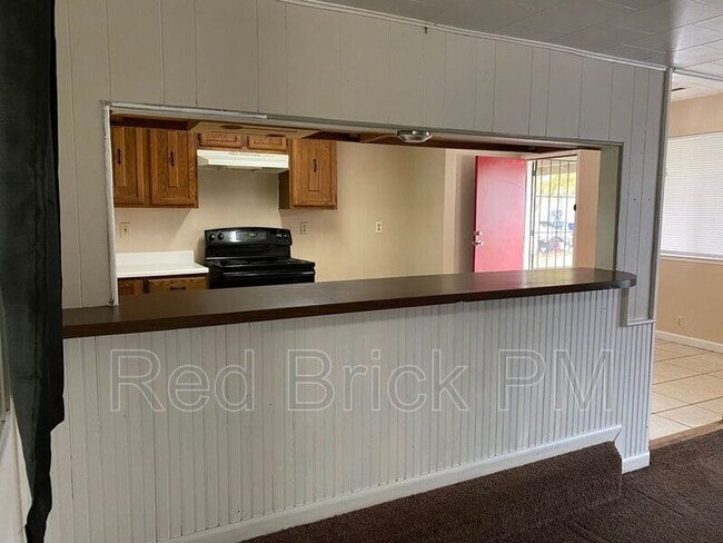 Building Photo - 800 E 23rd St