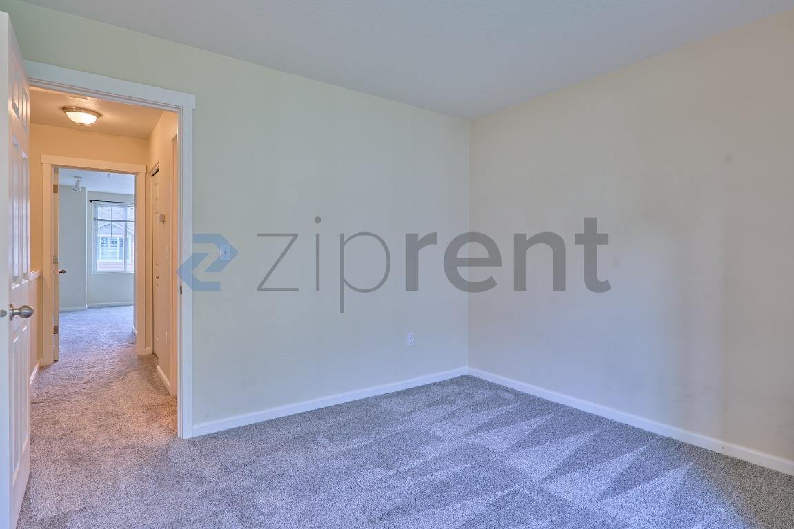 Building Photo - Unit 102