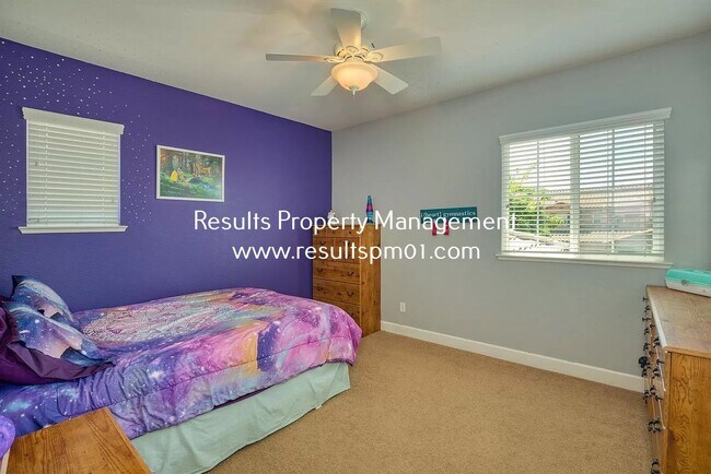Building Photo - Spacious and upgraded 4 Bed 3 Bath Roseville Home