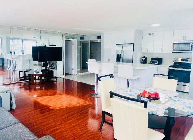 Building Photo - 1500 Presidential Way