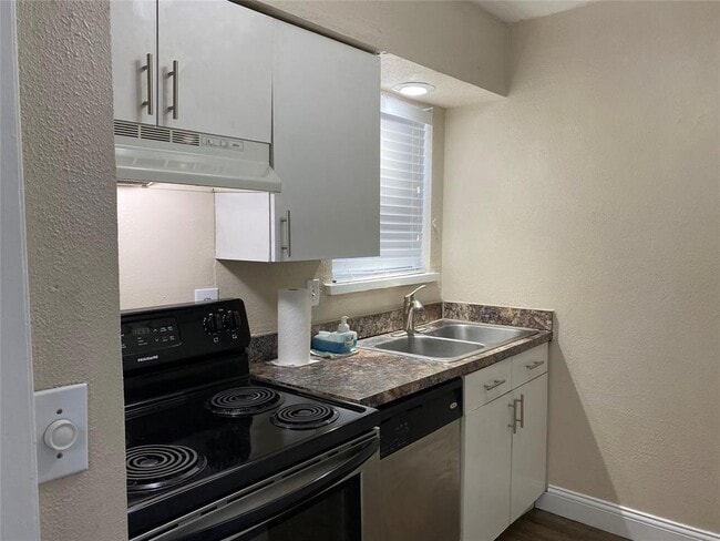 Building Photo - 4217 Avondale Ave