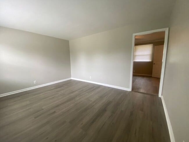 Building Photo - Renovated Brick Ranch in North Nashville