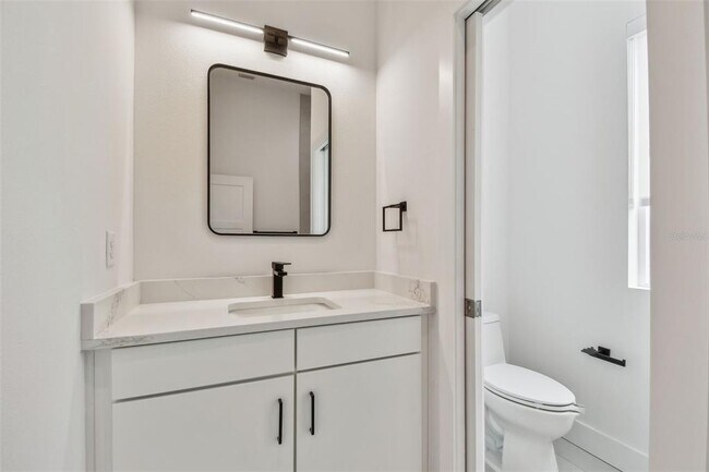 Building Photo - 3826 Pompano Dr SE