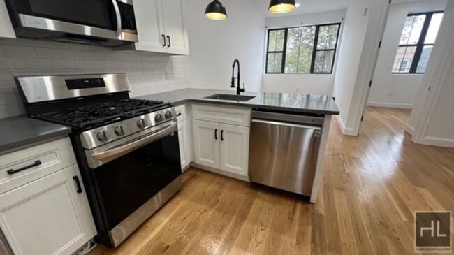 Building Photo - 3 bedroom in BROOKLYN NY 11208
