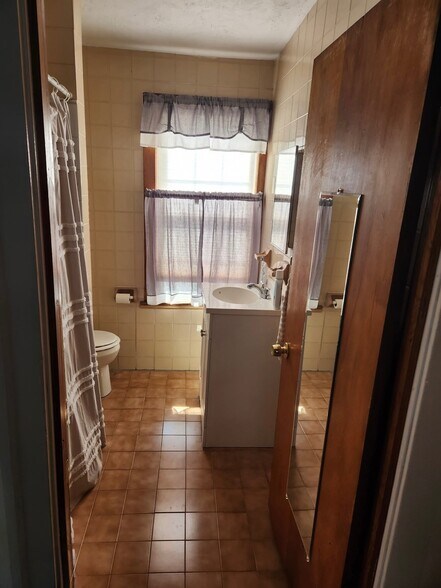 Building Photo - 272 Castle Ter