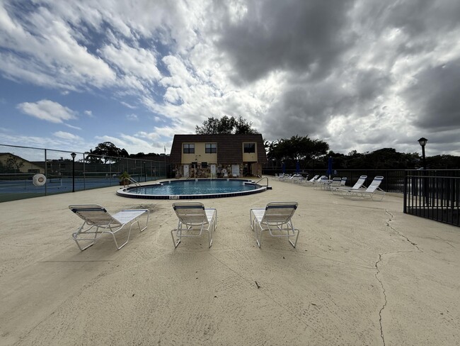 Building Photo - 1021 Springdale Cir