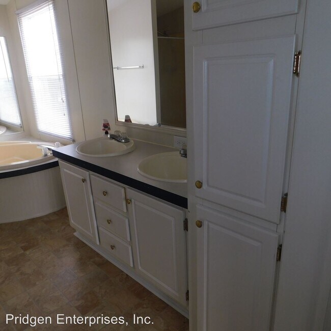 Building Photo - 3 br, 2 bath House - 107 Smokey Ridge Road