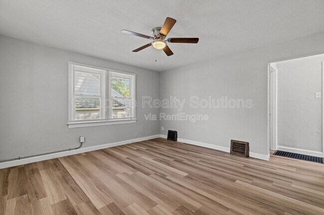 Building Photo - 7120 Greenhaven Dr