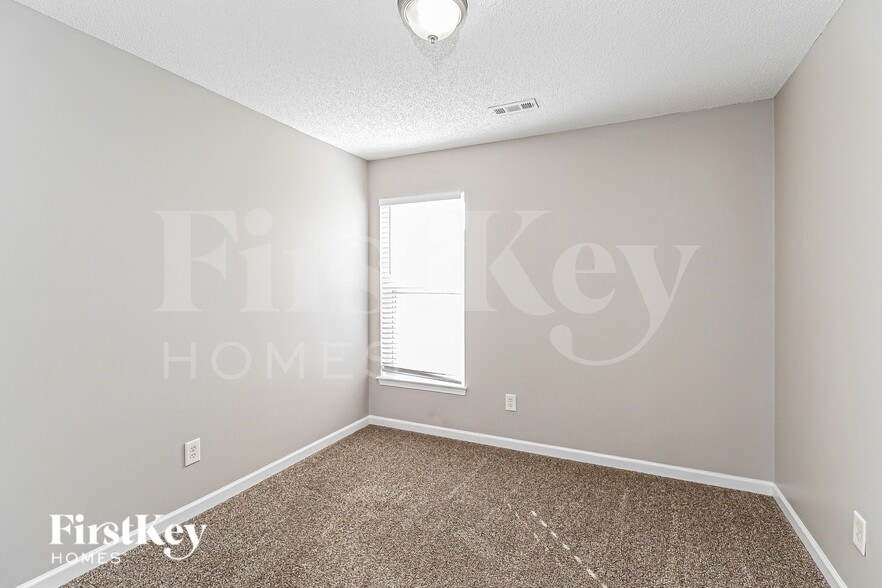 Building Photo - 933 Milkwood Ln