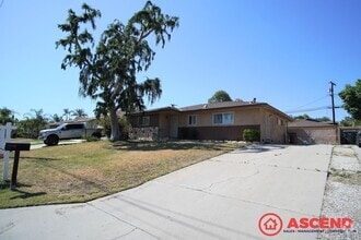 Building Photo - 3 Bedroom Home Near Compton Junior High in...