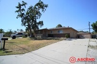 Building Photo - 3 Bedroom Home Near Compton Junior High in...