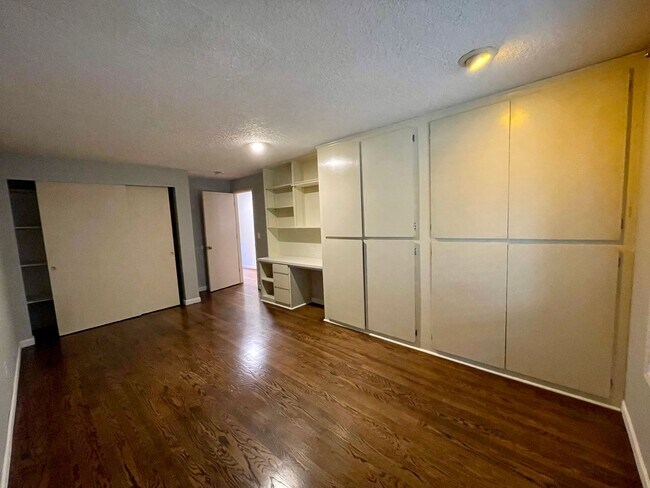 Building Photo - 15410 SW Peppermill Ct