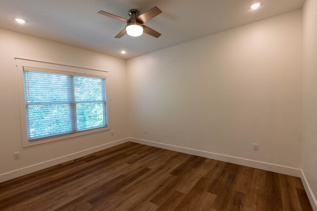 Building Photo - New Construction 4bd/3ba Townhouse