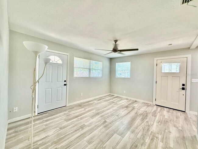 Building Photo - 4406 W Trilby Ave
