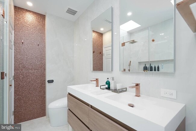 Building Photo - 3332 Dent Pl NW