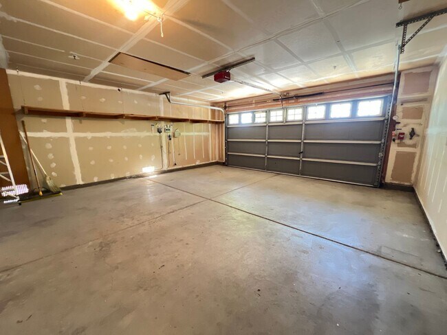 Building Photo - Brand New Flooring and FRESH Paint - SPACIOUS 3 BEDROOM HOUSE IN LIVERMORE!!!