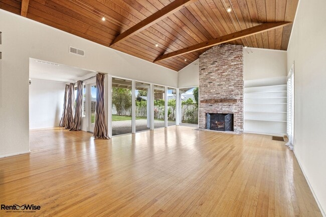 Building Photo - 536 W Hillsdale Blvd