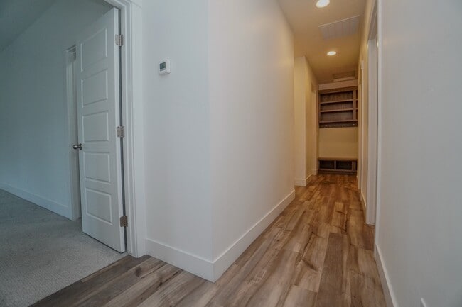 Building Photo - 5967 W Daphne Dr