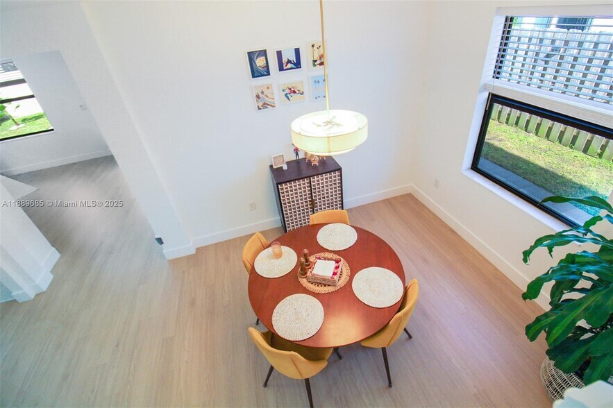 Building Photo - 21016 NE 2nd Ct