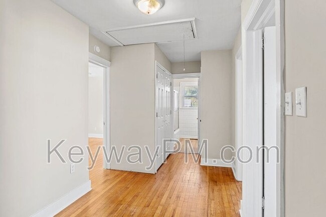 Building Photo - 2085 Heckle St