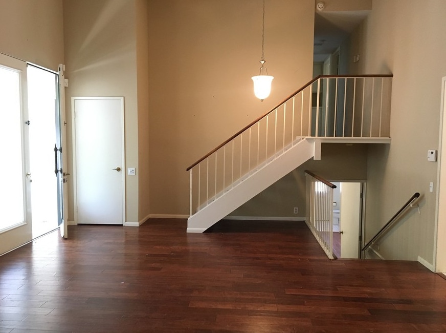 Entrace hallway - 17218 Escalon Dr
