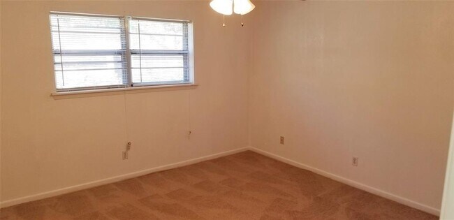 Building Photo - 3007 Glen Ct