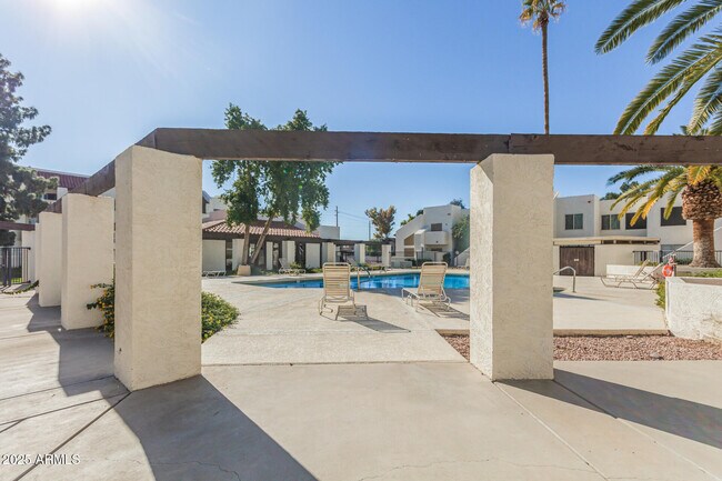 Building Photo - 4730 W Northern Ave