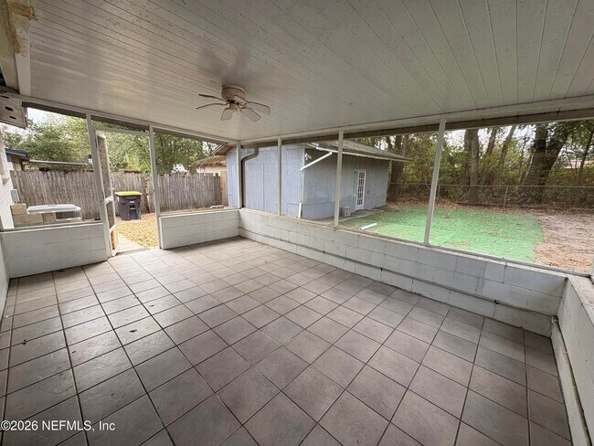 Building Photo - 6868 Medellin Ct