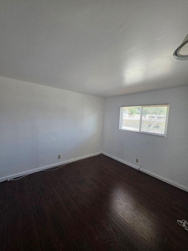 Building Photo - 3 Bedroom Home for Rent with RV Parking, Rock Views & Large Lot