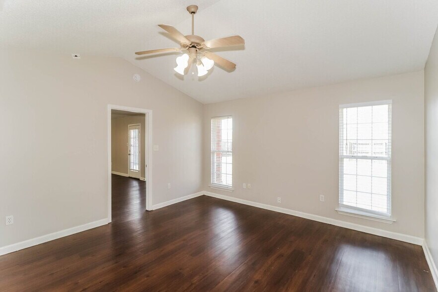 Building Photo - 1708 Cherry Creek Dr