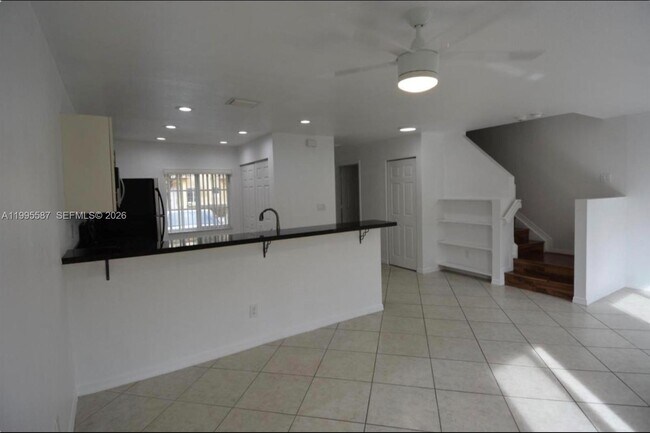 Building Photo - 324 NE 3rd St