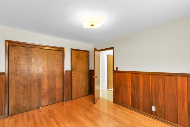 Building Photo - 1803 Golfview Dr